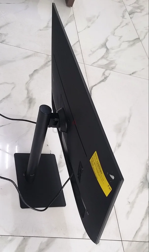 شاشة 2K سامسونج 32 بوصة، رفيعة جدًا، بدقة QHD، لوحة LED مع منفذ Type C + HDMI، الموديل رقم LS32A600U63256599636225113