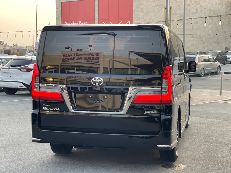 Toyota Granvia 2022 Gulf version, full option, VIP seats63149120329858114