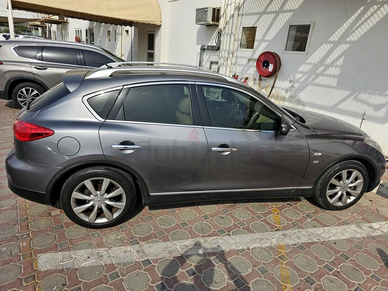 إنفيني QX 50، لون رمادي لامع، بحالة ممتازة، بكامل المواصفات مع سقف بانورامي63174307205633113