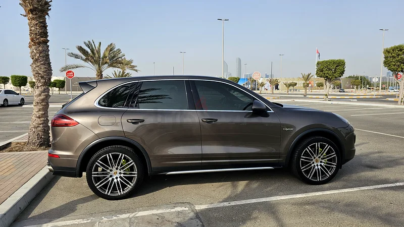 Porsche Cayenne S E Hybrid - 2015, low mileage, one of a kind in UAE!63136839411074113