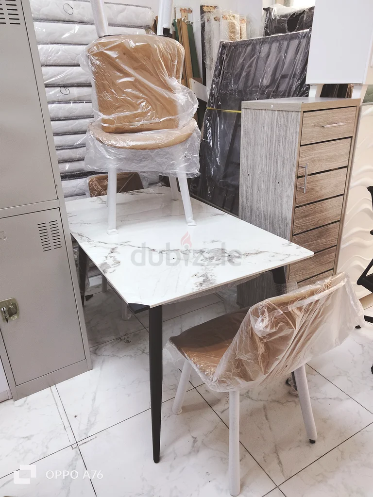 طقم طاولة طعام أنيق مع كراسي عصرية632173315056661116