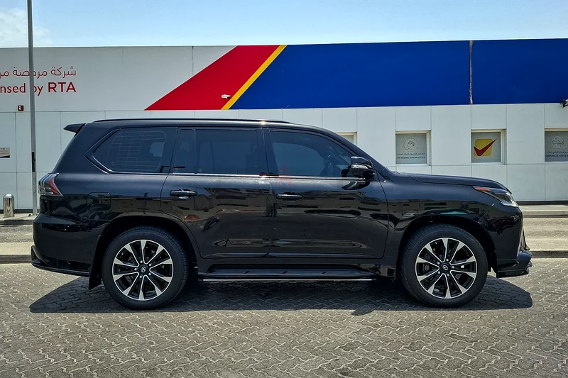 AED 5151/month | 2021 Lexus LX570 Signature Black Edition | GCC Specs | Ref#33946963226215683457113