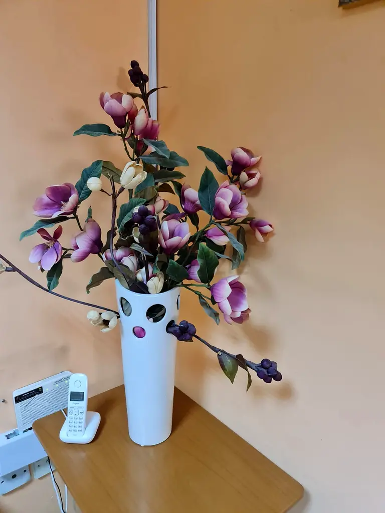 Elegant Flower Arrangement in Contemporary Vase