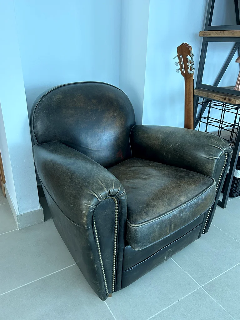 Beautiful Leather Vintage Chester Armchair (Marina Home)63192099542146111