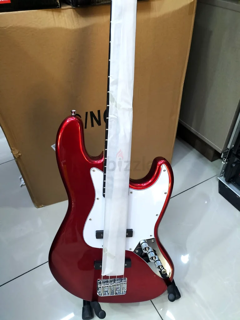 Stunning Red Electric Bass Guitar in Great Condition!63199130292098111
