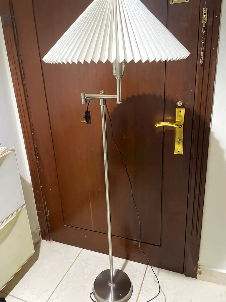 Stylish Modern Floor Lamp for Cozy Ambiance