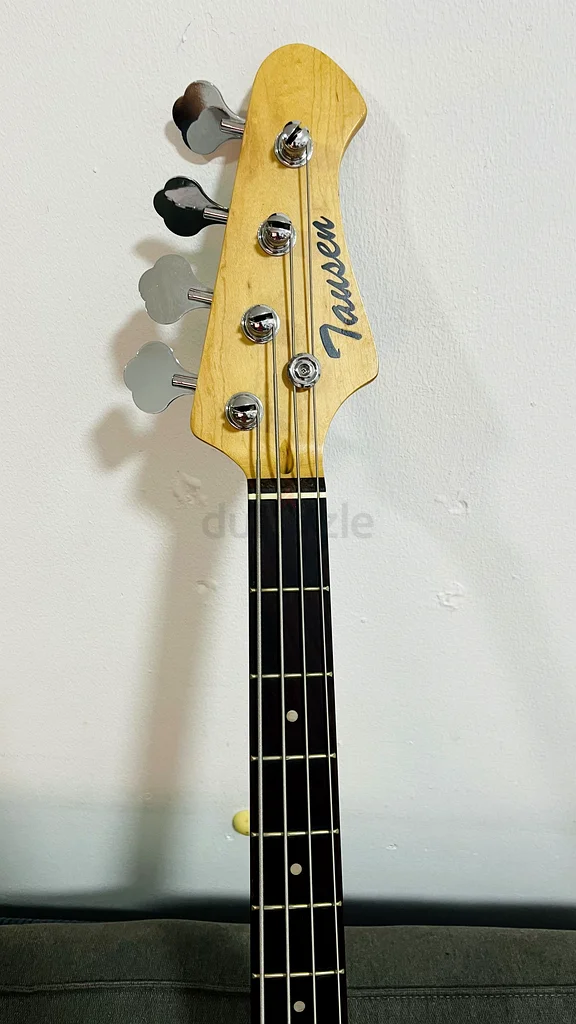 Rock Your Sound with this Stunning Black Bass Guitar!63227276125955111