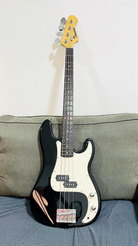 Rock Your Sound with this Stunning Black Bass Guitar!632272761259551129