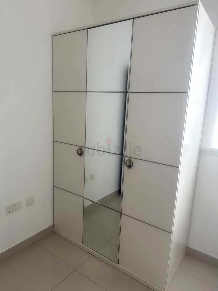 Stylish Modern Wardrobe for Sale!632168286430731124