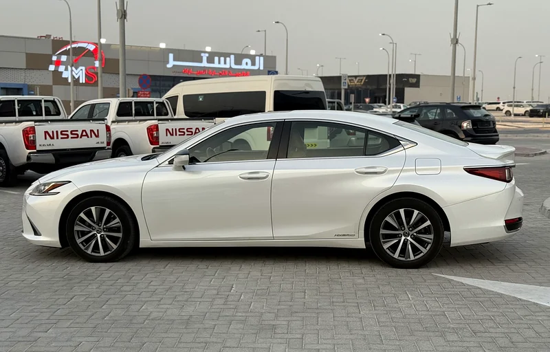 2020 Lexus ES300h GCC in perfect condition original paint63169917892225113