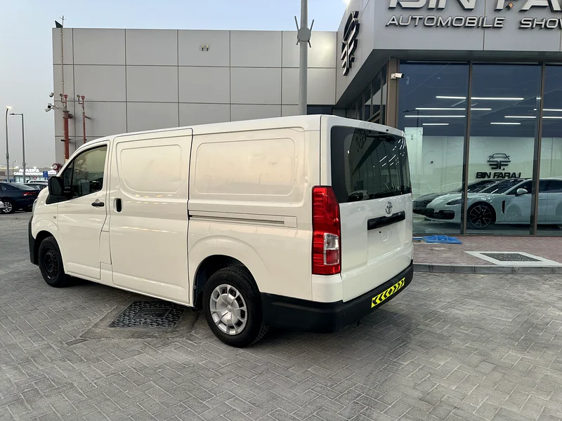 Toyota Hiace van63166156406658111