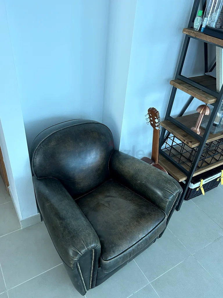 Beautiful Leather Vintage Chester Armchair (Marina Home)63192099542146113