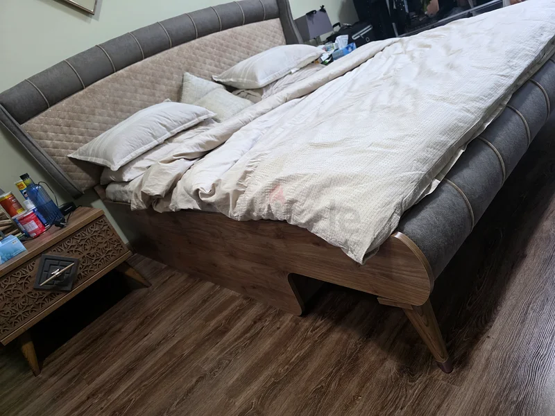 طقم غرفة نوم حديث للبيع بحالة ممتازة63215863507075112