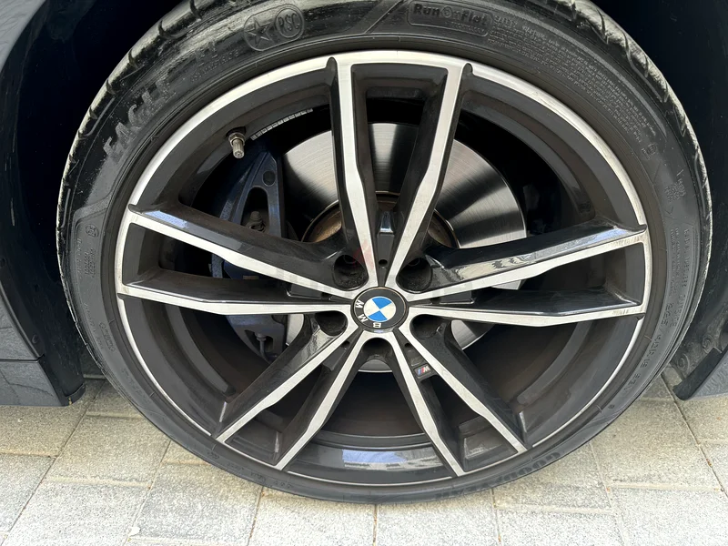 Bmw 3-series 330i 2021 - GCC Specs - Mint Condition - Service Package included with BMW63158801122051112