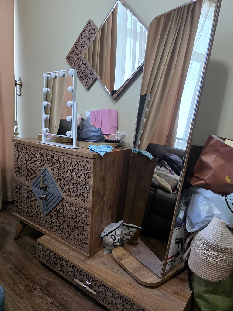 طقم غرفة نوم حديث للبيع بحالة ممتازة63215863507075114