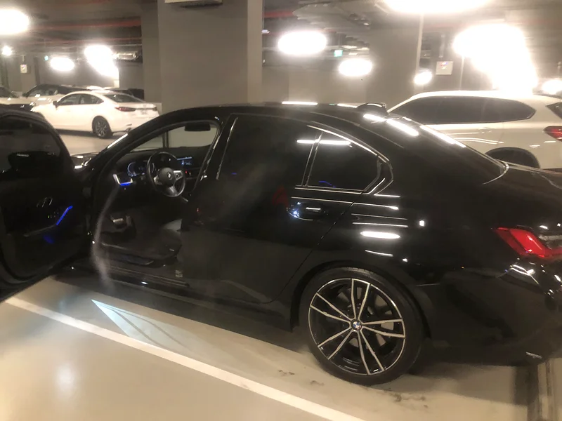 Bmw 3-series 330i 2021 - GCC Specs - Mint Condition - Service Package included with BMW63158801122051111