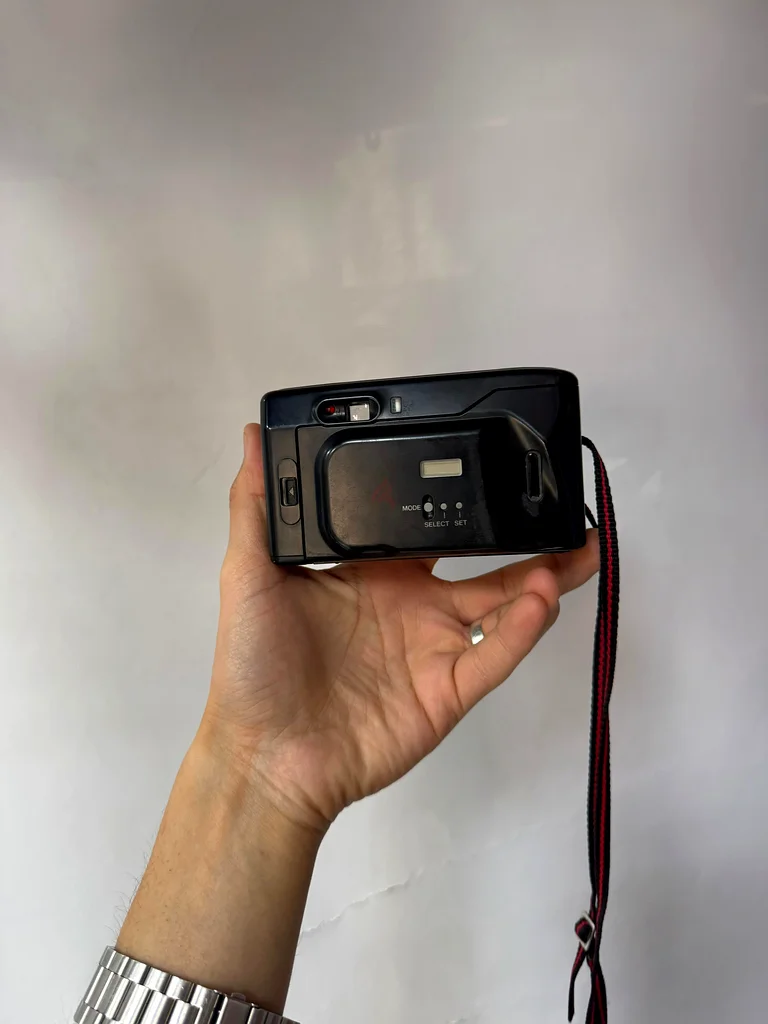 Original Yashica MG-2 Auto Flash 35mm point-and-shoot film camera63236620820226112