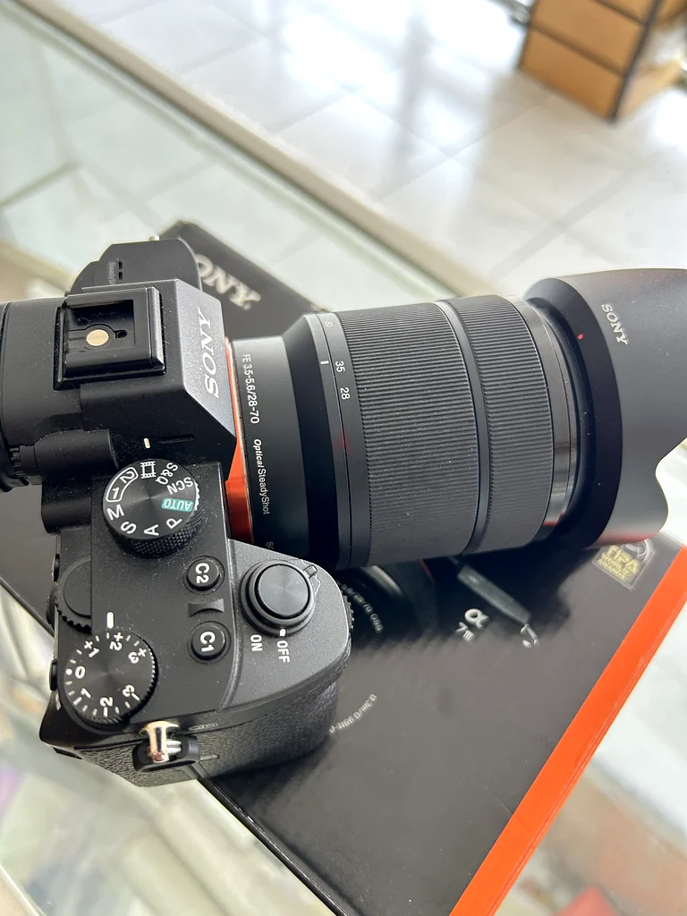 سوني A7iii مع عدسة 28-7063172220728577112