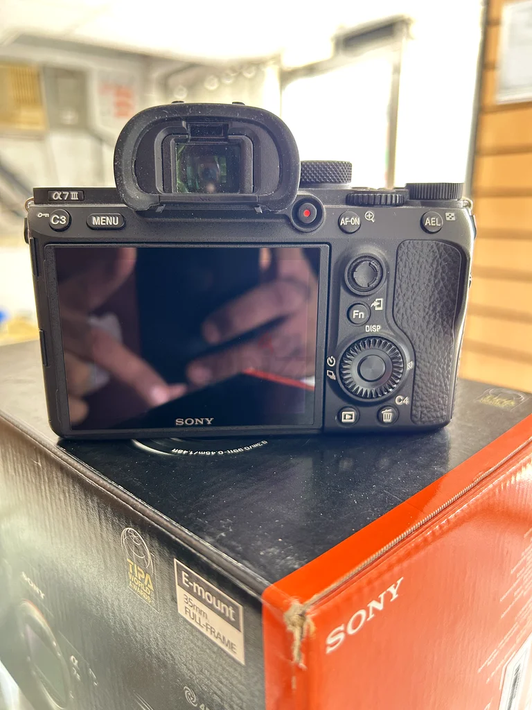 سوني A7iii مع عدسة 28-7063172220728577114