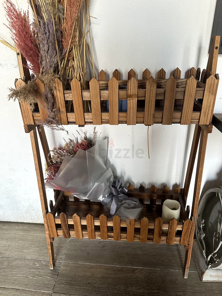 حامل نباتات خشبي ساحر مع سياج زخرفي63211423472259110