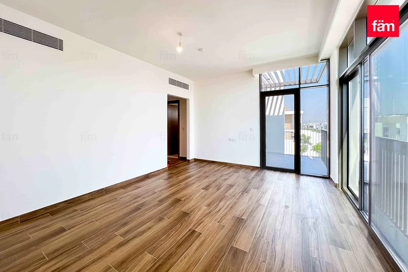 قريب من المسبح | وحدة زاوية | النوع أ | محجوز63218789806337113
