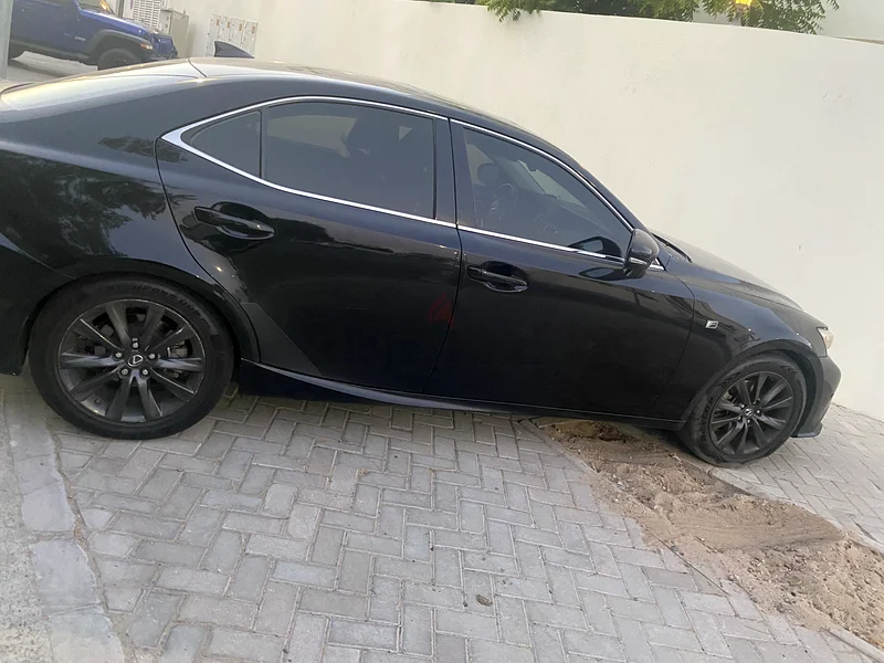 لكزس iS للبيع بقيادة سيدة، 52,000 درهم إماراتي63150024300163113