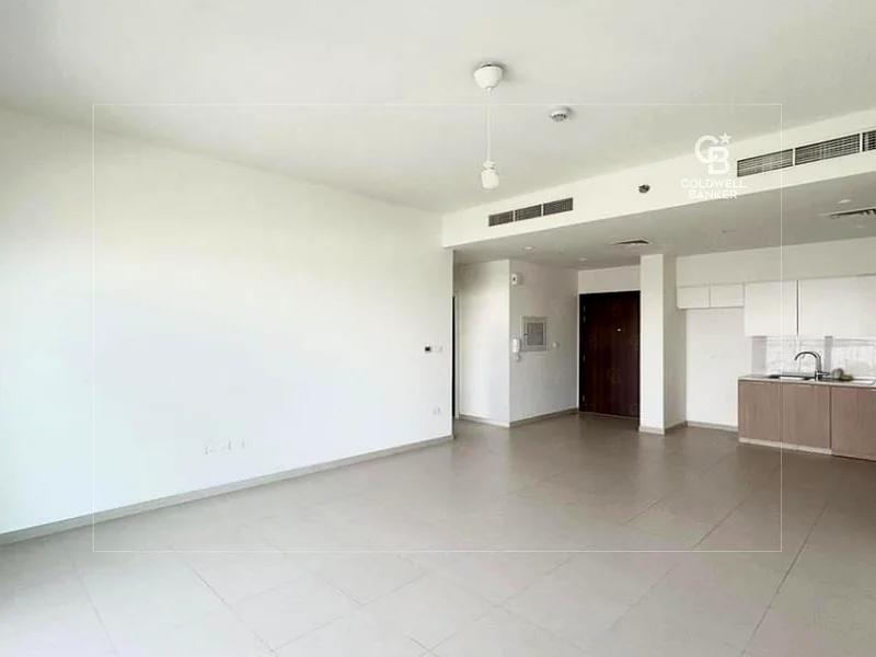 شقة بإطلالة على الجولف والبارك | مؤجرة | موقع متميز64410724227970112