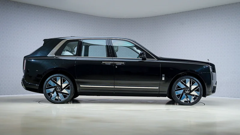 Cullinan Silver Badge | AED 29,319 PM | Up to 3 Years Unlimited Warranty63154620225665112
