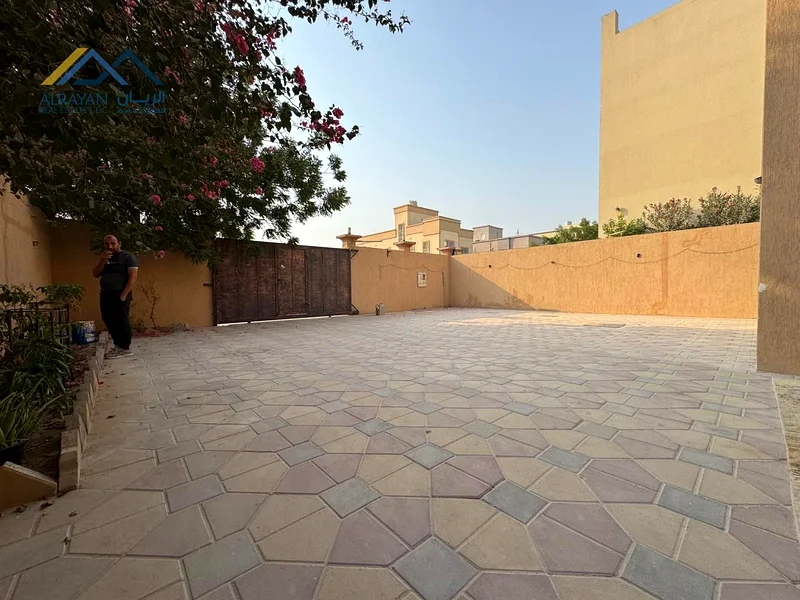 بما في ذلك الكهرباء والماء وتكييف الهواء، مساحة واسعة تبلغ 5000 قدم مربع63870351921154111