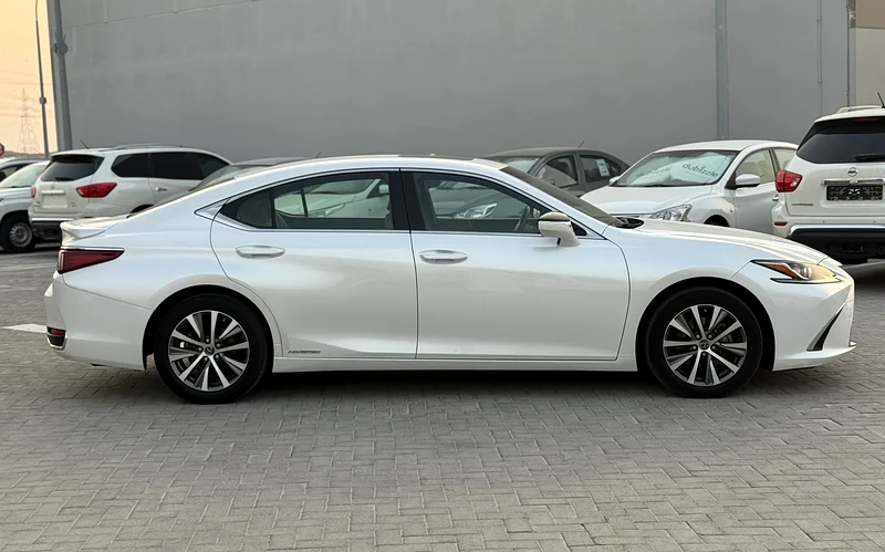 2020 Lexus ES300h GCC in perfect condition original paint63169917892225112