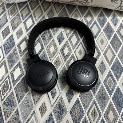 JBL Live 400 On Ear Headphones (Black)