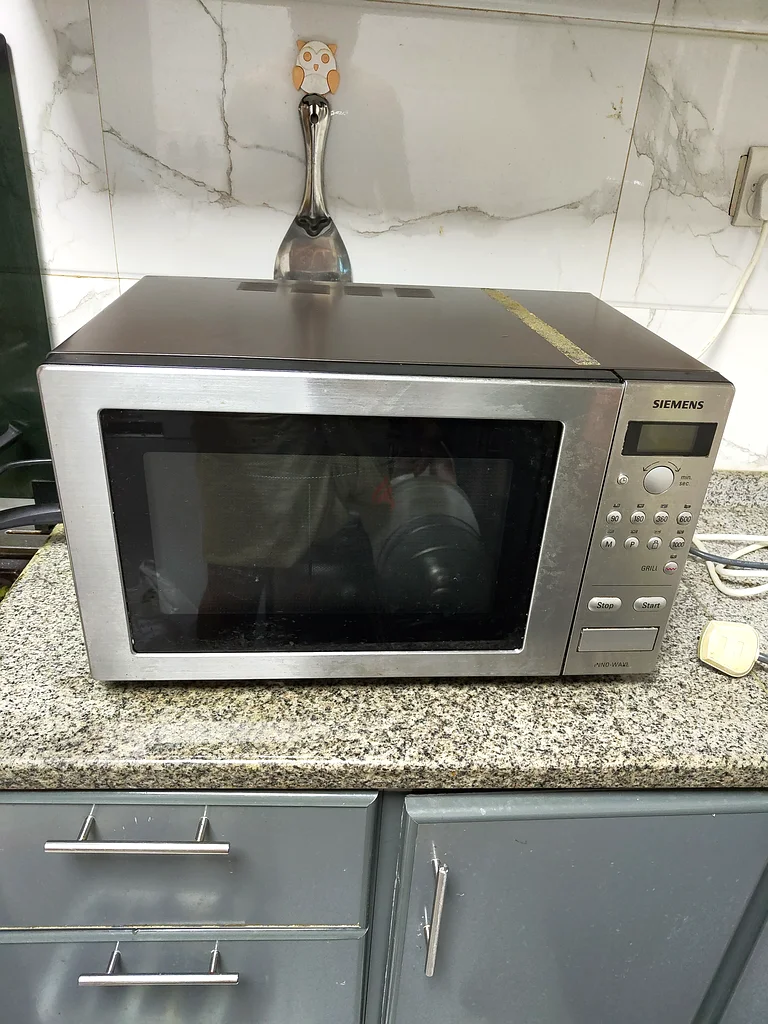 Efficient Siemens Microwave Oven for Sale!63168993298817112