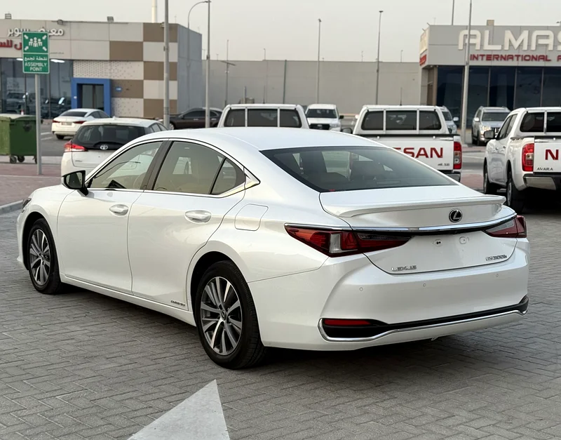 2020 Lexus ES300h GCC in perfect condition original paint63169917892225114
