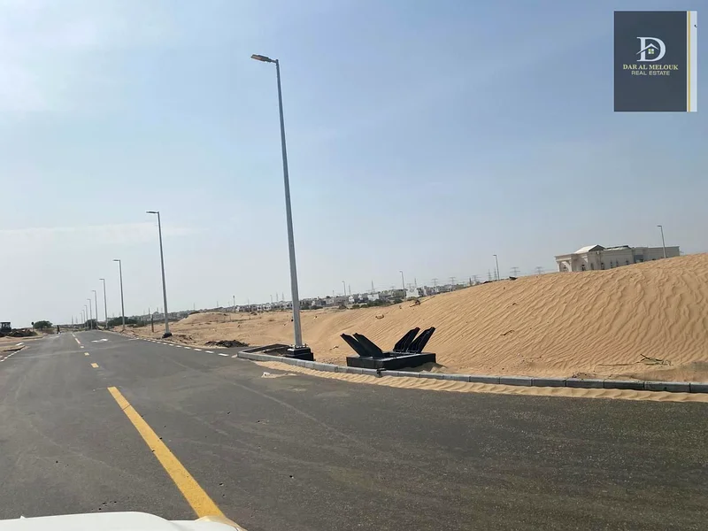 أرض سكنية للبيع في منطقة الحوشية بالشارقة63183716149121111
