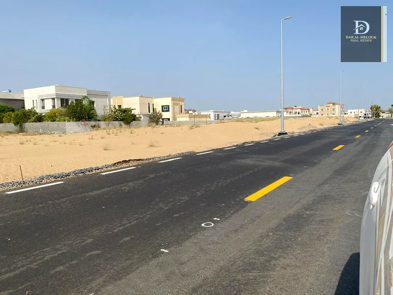 أرض سكنية للبيع في منطقة الحوشية بالشارقة63183716149121114