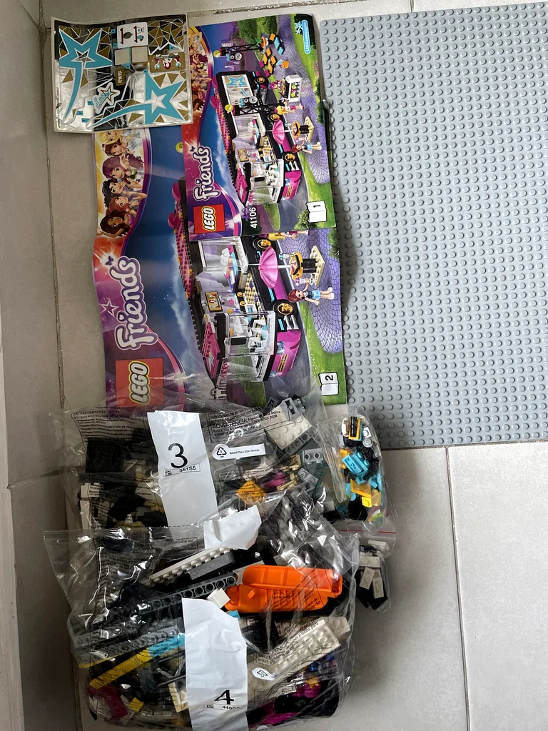 LEGO Classic Bricks + Friends Camper Van Set – Great Condition ( Comes with LEGO Board)63226789431297111