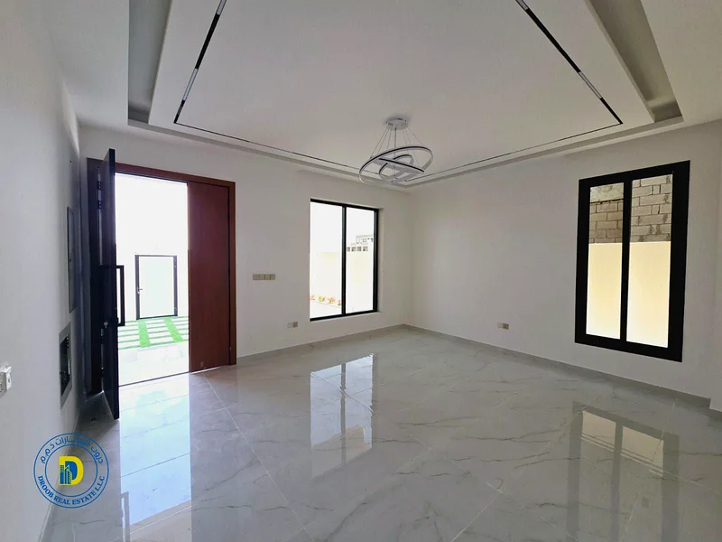 For sale, a 3-bedroom villa with modern finishing. The price includes registration and ownership fe63186740338561114