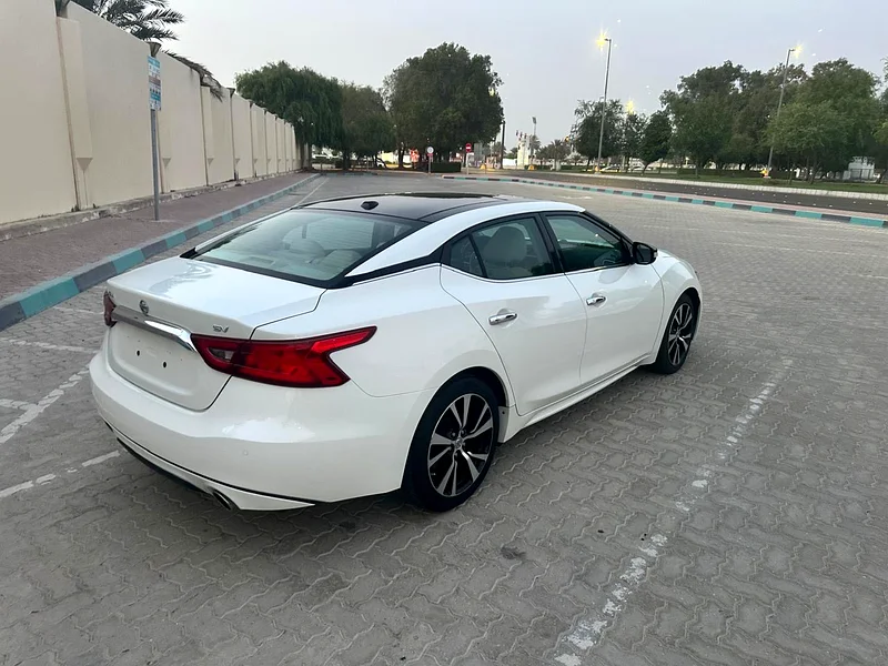 Urgent Nissan maxima SV model 2018 Gulf panoramic full option63148165438466114