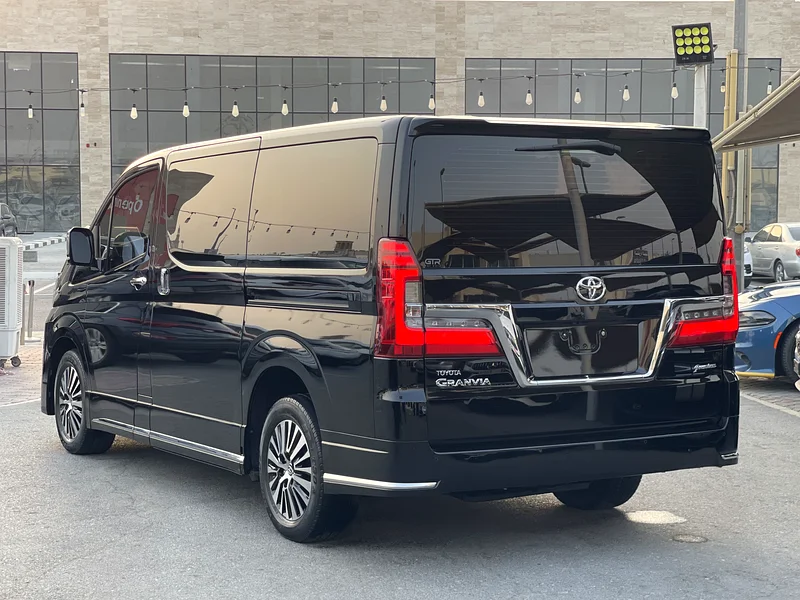 Toyota Granvia 2022 Gulf version, full option, VIP seats63149120329858113