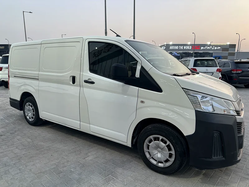 Toyota Hiace van63166156406658112
