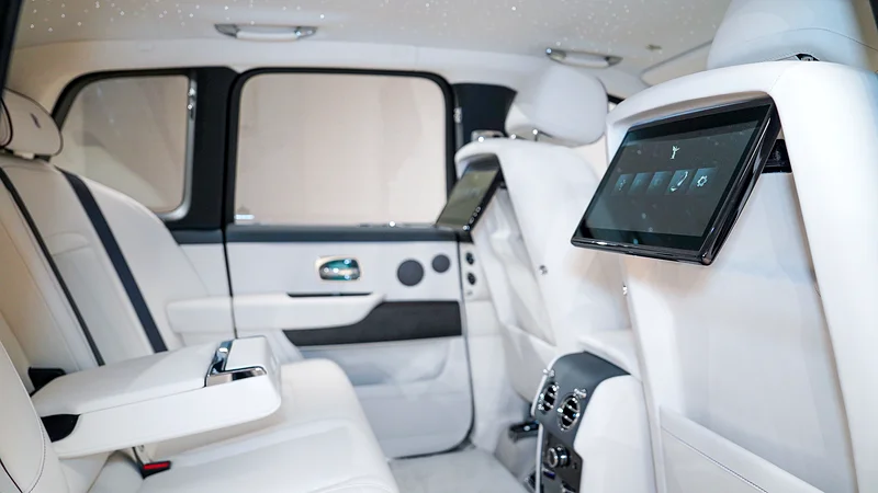 Cullinan Silver Badge | AED 29,319 PM | Up to 3 Years Unlimited Warranty63154620225665114
