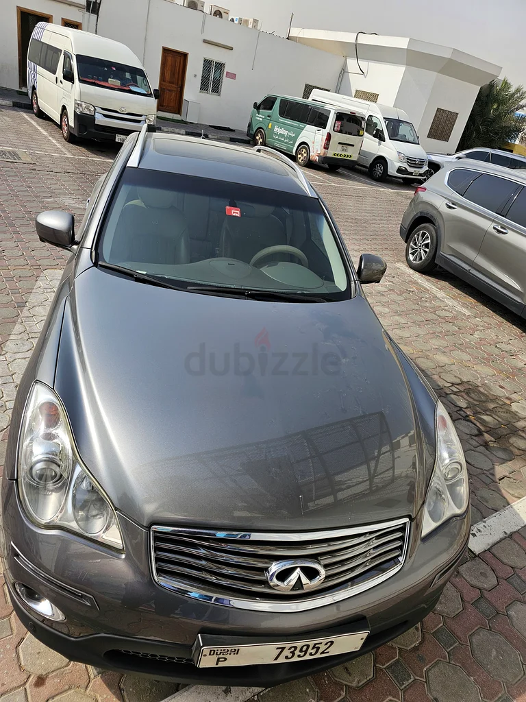 إنفيني QX 50، لون رمادي لامع، بحالة ممتازة، بكامل المواصفات مع سقف بانورامي63174307205633112
