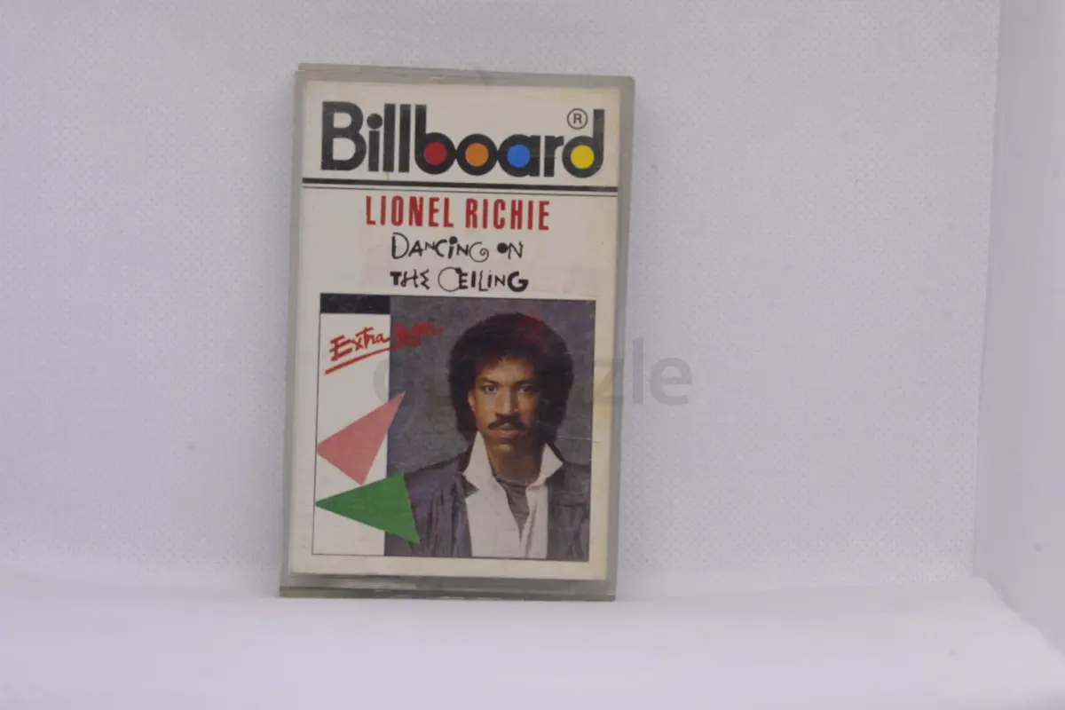 Classic Cassette: Lionel Richie - Dancing on the Ceiling!