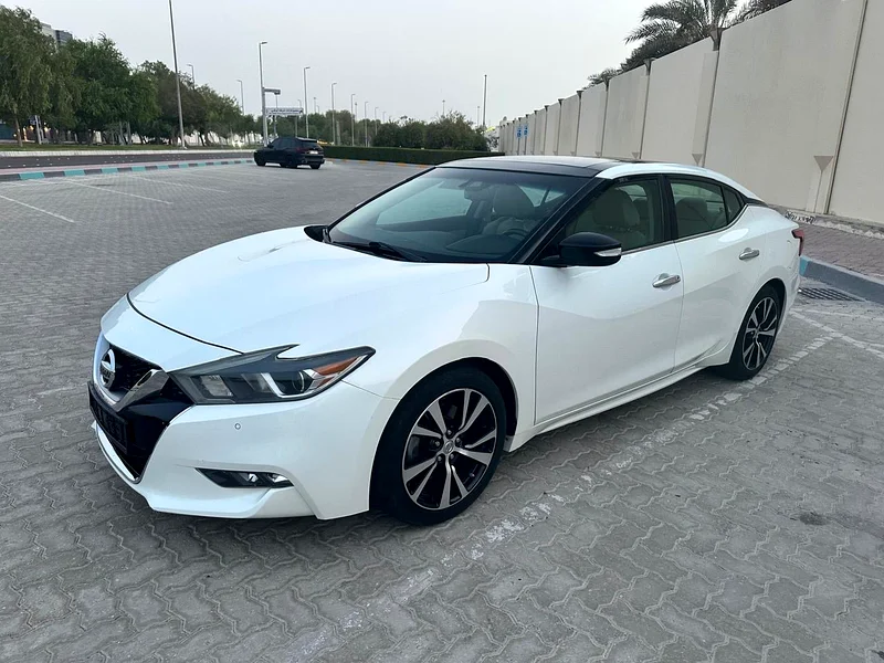 Urgent Nissan maxima SV model 2018 Gulf panoramic full option63148165438466111