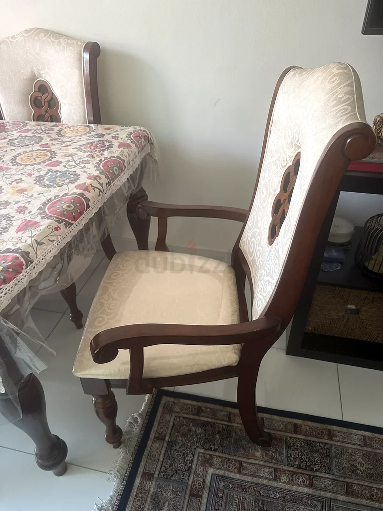 Elegant Dining Table Set for Modern Homes- 8 seater and excellent condition63179388692354111