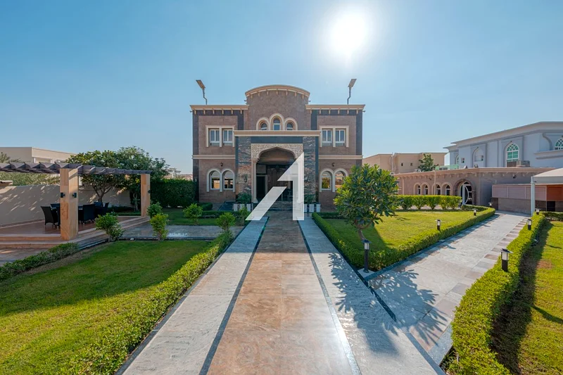 قصر صغير فاخر وأنيق من 9 غرف نوم مع مصعد63654978775939110