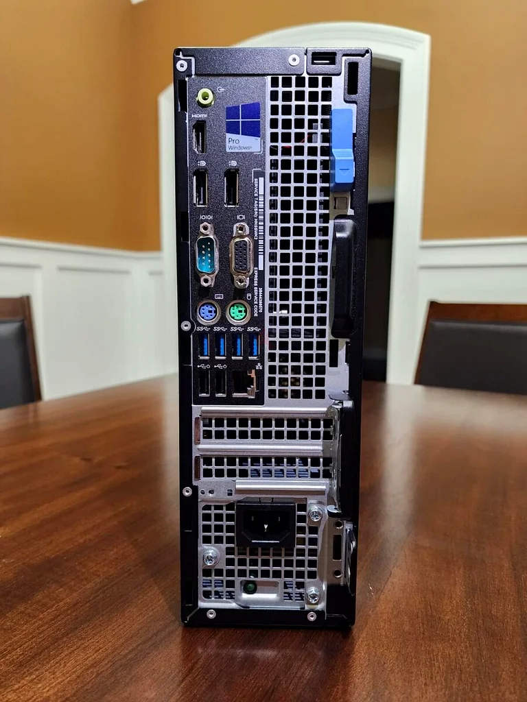 جهاز كمبيوتر مكتبي من ديل من الجيل السابع، طراز OptiPlex 7050 SFF، معالج أساسي i5-7500، نظام ويندوز 11 برو، ذاكرة وصول عشوائي DDR4 سعة 8 جيجابايت، وسعة تخزين 256 جيجابايت من نوع NVMe SSD، مع واي فاي63267359274242112