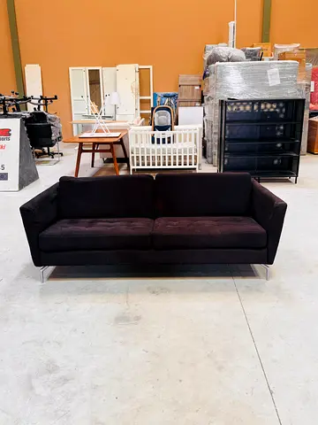 Sleek Modern Black Sofa - Perfect for Any Living Space!