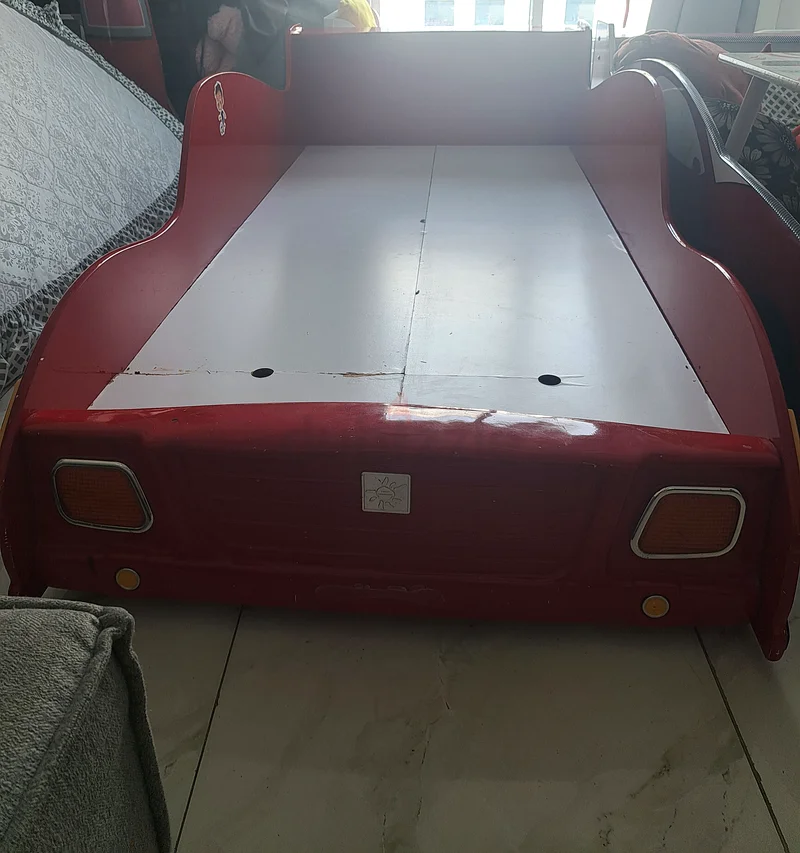 سرير سيارة سباق للأطفال - مثالي للصغار السريعين!63217816560002111