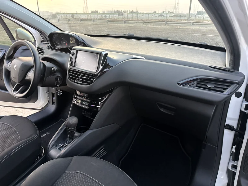 Peugeot 208 2019 GCC, first owner, original paint, no accidents, super clean63134988219778113